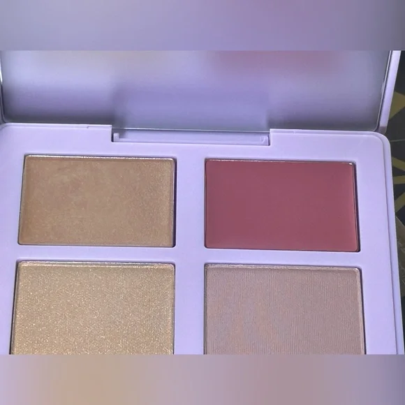 Kylie Cosmetics Blush & Highlighter Cheek Quad - Picture 4 of 7